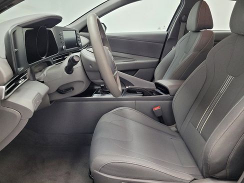 Used 2022 Hyundai Elantra SEL FWD image 17