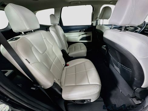 Used 2024 Kia Telluride EX w/ EX Captain's Chair Package image 27