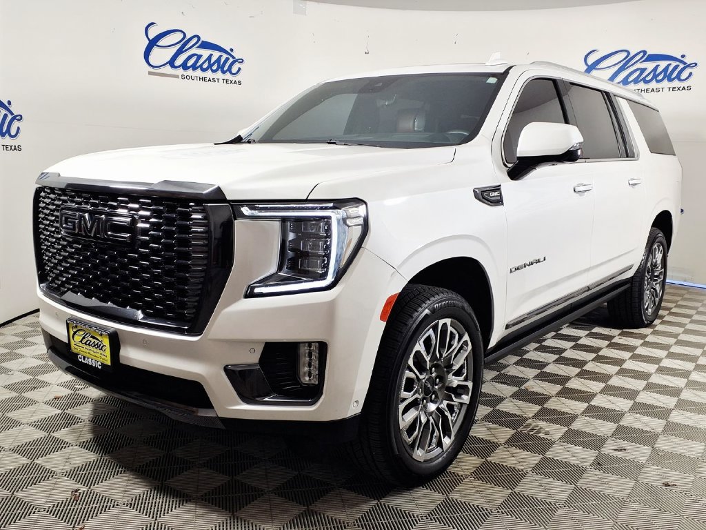Used 2023 GMC Yukon XL Denali Ultimate AWD/4WD image 3