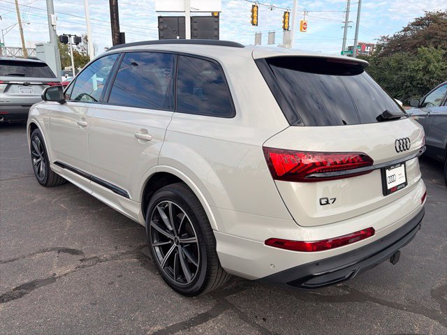 Used 2023 Audi Q7 3.0T Premium Plus w/ Premium Plus Package AWD/4WD image 4