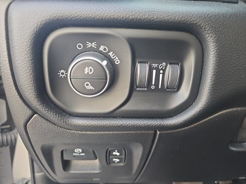 Used 2020 RAM 1500 Laramie AWD/4WD image 28