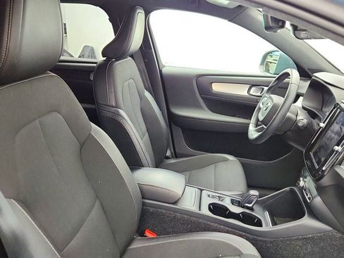 Used 2020 Volvo XC40 T5 Momentum image 22