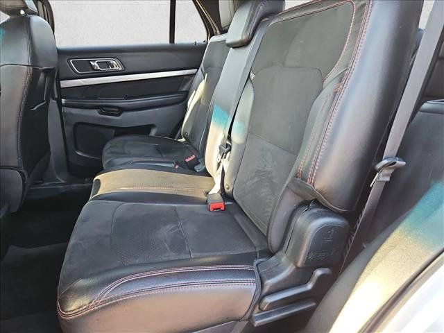 Used 2018 Ford Explorer XLT w/ Equipment Group 202A FWD image 19