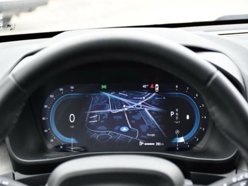 Certified 2025 Volvo XC40 B5 Core image 22