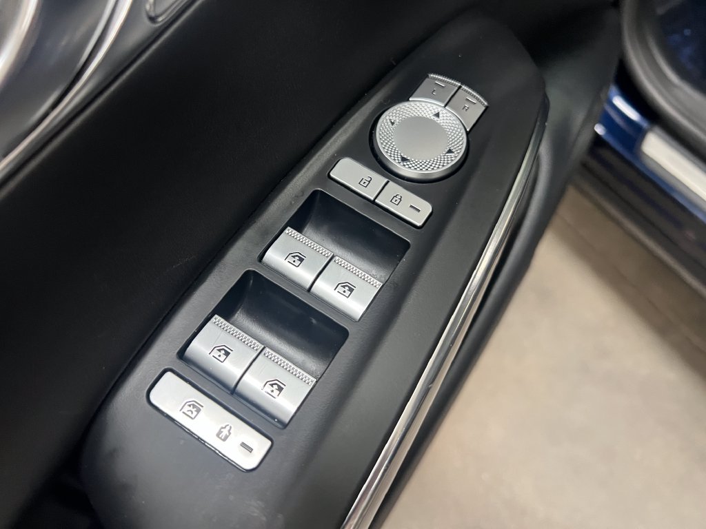 Used 2025 Genesis GV70 2.5T AWD/4WD image 11