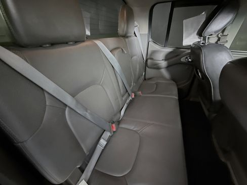 Used 2012 Nissan Frontier SL image 31