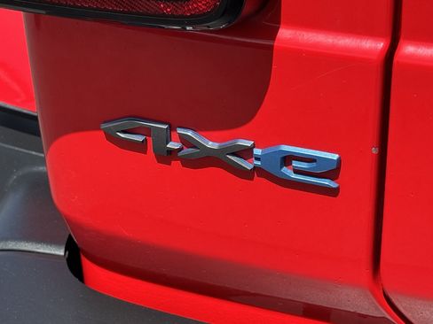 Used 2024 Jeep Wrangler Unlimited AWD/4WD image 15