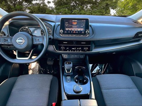Used 2023 Nissan Rogue SV image 7