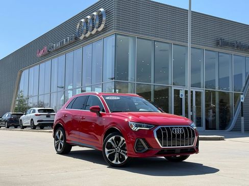 Used 2019 Audi Q3 2.0T Prestige w/ Prestige Package image 2