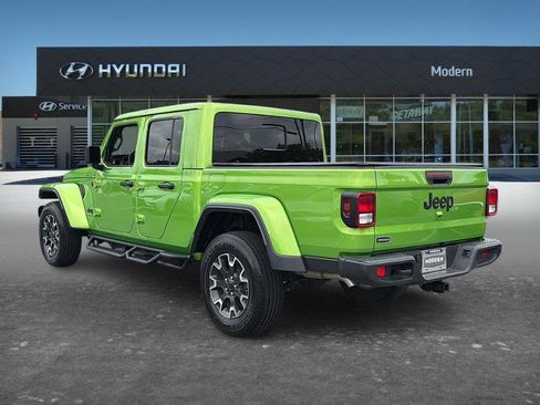 Used 2025 Jeep Gladiator Sport w/ Premium Package AWD/4WD image 6