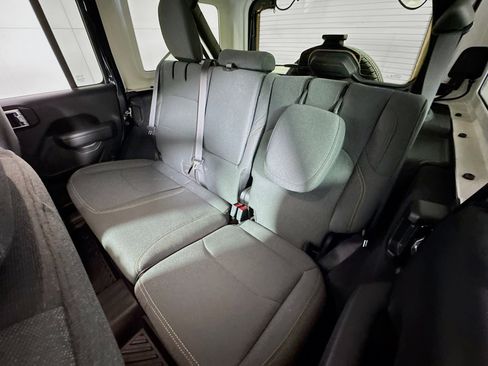 Used 2024 Jeep Wrangler Unlimited w/ Convenience Group image 21