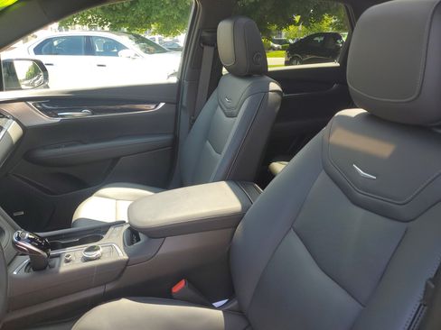 Used 2023 Cadillac XT5 Premium Luxury w/ Technology Package AWD/4WD image 9