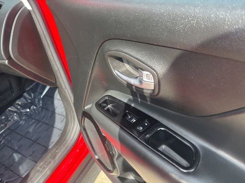 Used 2020 Jeep Renegade Altitude FWD image 44