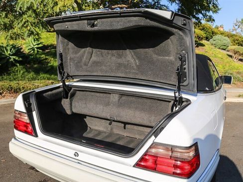 Used 1995 Mercedes-Benz E 320 Convertible image 87