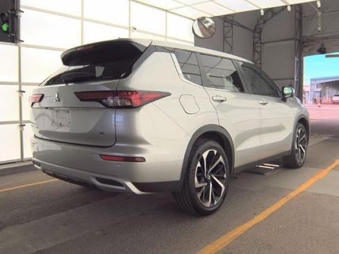 Used 2024 Mitsubishi Outlander SE image 5