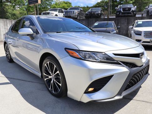 Used 2018 Toyota Camry SE w/ Convenience Package FWD image 9