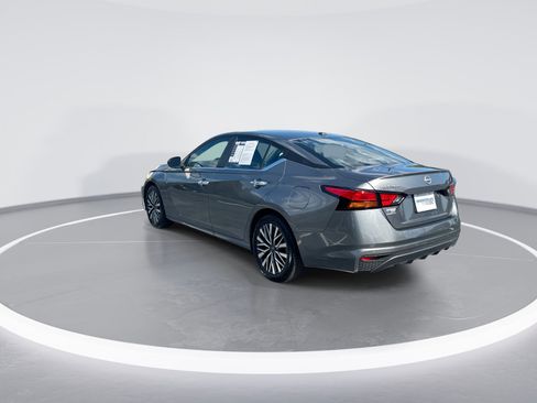 Used 2025 Nissan Altima 2.5 SV FWD image 7