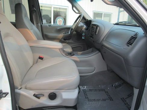 Used 2000 Ford Expedition XLT AWD/4WD image 16