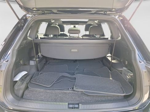 Certified 2023 Volkswagen Tiguan SE R-Line FWD image 23