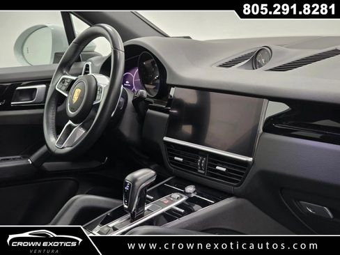 Used 2022 Porsche Cayenne image 11