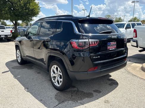 Used 2024 Jeep Compass Latitude AWD/4WD image 3