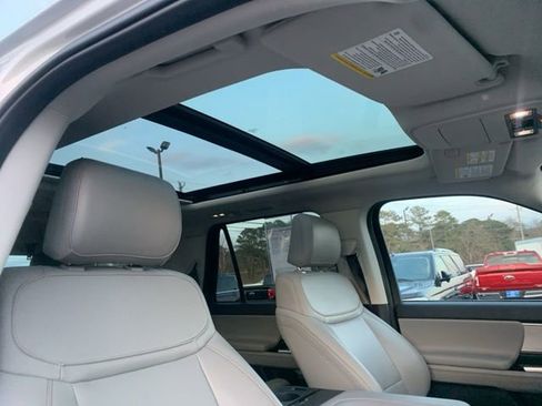 Used 2025 Ford Expedition Active image 38