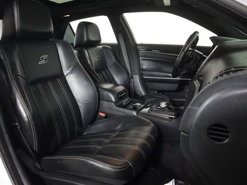 Used 2018 Chrysler 300 S image 29