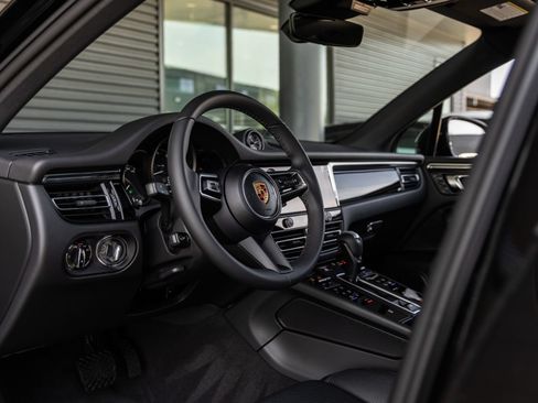 New 2026 Porsche Macan AWD/4WD image 4