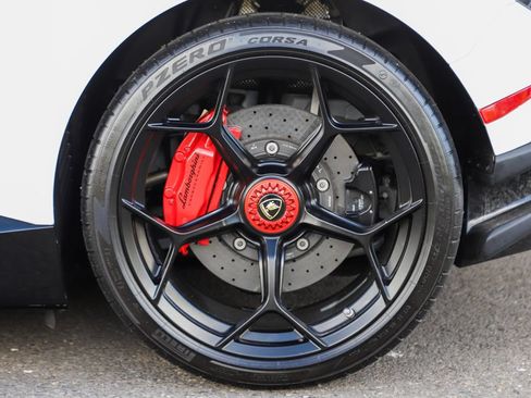 Used 2018 Lamborghini Huracan Performante AWD/4WD image 44