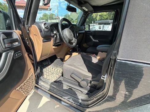 Used 2015 Jeep Wrangler Rubicon w/ Power Convenience Group AWD/4WD image 19