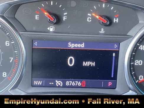 Used 2023 Chevrolet Traverse LT image 32