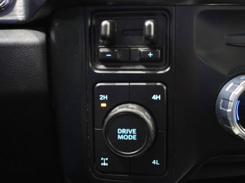 Used 2023 Ford F350 Lariat w/ FX4 Off-Road Package AWD/4WD image 37