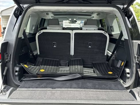 Used 2024 Rivian R1S Adventure AWD/4WD image 38