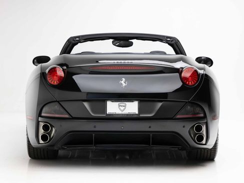 Used 2010 Ferrari California RWD image 25