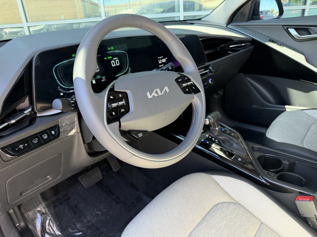 Used 2025 Kia Niro FWD image 32