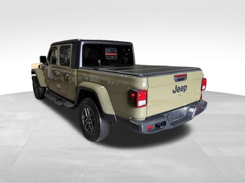 Used 2025 Jeep Gladiator Sport AWD/4WD image 3