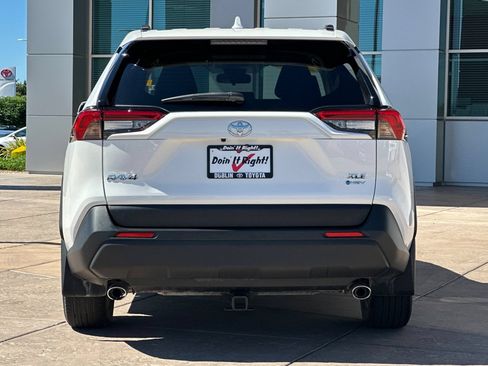 Used 2025 Toyota RAV4 XLE AWD/4WD image 5