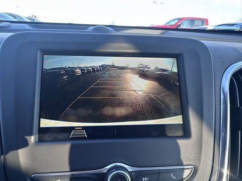 Used 2019 Chevrolet Equinox LT w/ Driver Convenience Package image 28