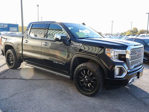 Used 2022 GMC Sierra 1500 Denali w/ Denali Premium Package image 3