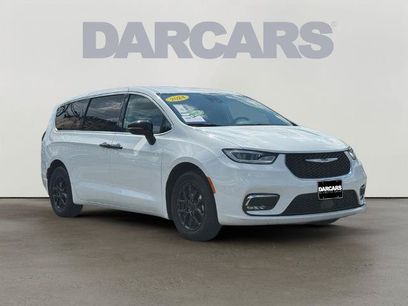 Used 2024 Chrysler Pacifica Touring-L