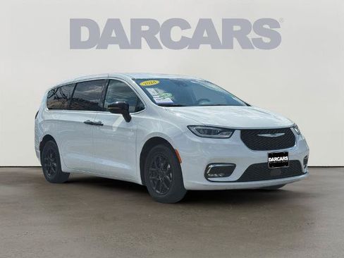 Used 2024 Chrysler Pacifica Touring-L FWD image 1