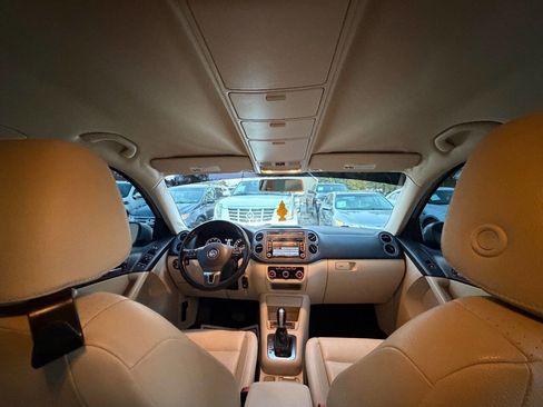 Used 2012 Volkswagen Tiguan SE image 11