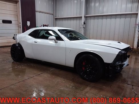 Used 2016 Dodge Challenger SRT Hellcat image 4