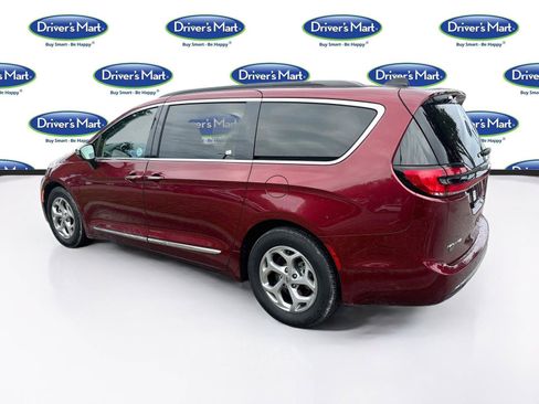 Used 2023 Chrysler Pacifica Limited FWD image 5