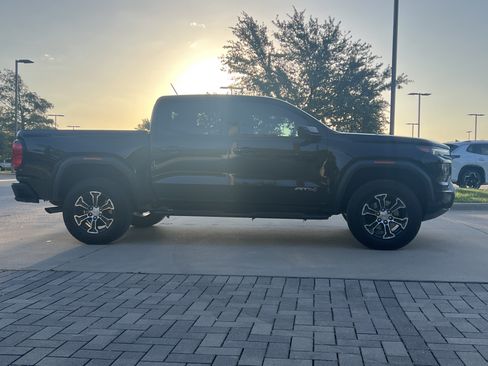 Used 2024 GMC Canyon AT4 w/ Technology Package AWD/4WD image 10