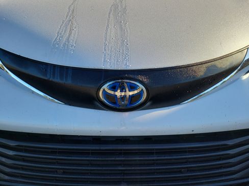 Used 2025 Toyota Sienna XLE image 29