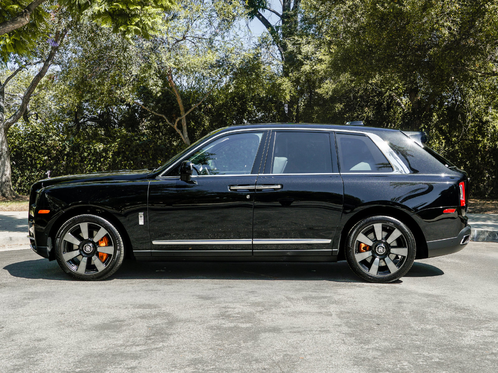 Certified 2024 Rolls-Royce Cullinan w/ Cullinan Package AWD/4WD image 3