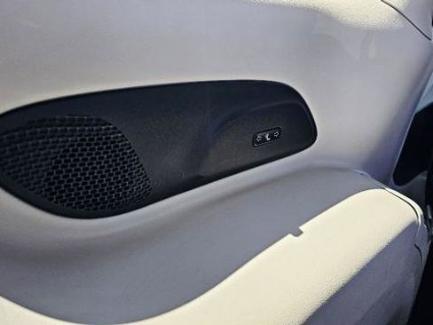 Used 2019 Chrysler Pacifica Limited FWD image 34
