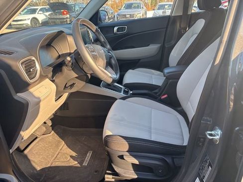 Used 2024 Hyundai Venue SEL image 6
