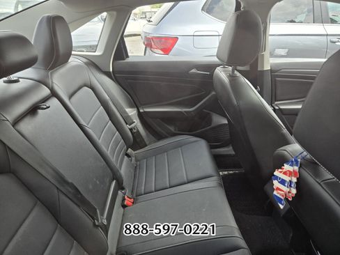Used 2022 Volkswagen Jetta SE w/ Panoramic Sunroof Package image 7